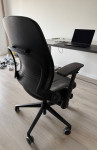 Steelcase Leap V2 – crna koža, vrhunska uredska stolica