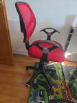Uredska stolica – ergonomska, crvena, mrežasti naslon