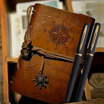 Vintage kožni notes i dvije crno-zlatne gel olovke