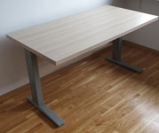 Prodajem kvalitetni radni stol 150x80x70 cm