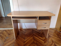 Prodajem stol za ured / dječju sobu