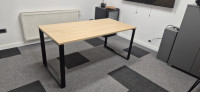 Stol 160 x 80 sa metalnim nogama