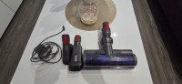 Dyson V8 nastavci i punjač orginal