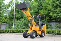 Utovarivač na kotačima Model D2513