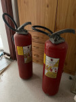 Dva aparata za gašenje požara