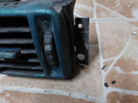 desna rešetka ventilacije opel calibra 93.g.