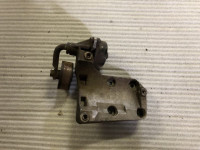 nosač kompresora klima uređaja BMW e39 M57 2247421 klima uređaj