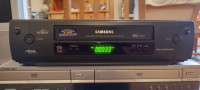 VHS video recorder Samsung SV - 220 X , ispravan i očuvan