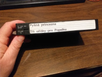 VHS KASETA TRI ORIŠKY PRO POPELKU