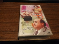 VHS KASETA ŽIVJETI NA SAV GLAS DANNY DE VITO