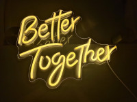 Neonski svjetleci natpis "Better Together"