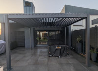 Nadstrešnica ili pergola 4x3 sa motornim pogonom i LER rasvjetom