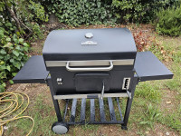 Roštilj na drveni ugljen Kingstone, s pušnicom - SAMO JEDNOM KORIŠTEN