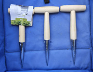 Sadilica sa drvenom drškom.Novo,do 12 cm.dubine.3 kom.15 eura sve.Pula