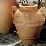 Vaza u obliku Amfore