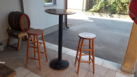 Barski stol i dvije stolice