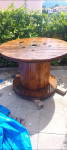 drveni okrugli stol