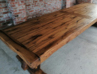 Masivni hrastov stol