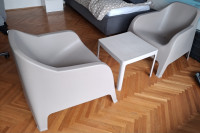 Niski stolić i 2 sjedalice za balkon prodajem