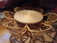 Pleteni stol i šest stolica