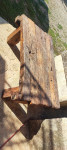 stol od drvenih greda
