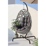 Viseće vrtno jaje s jastucima.