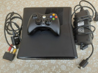 XBOX 360 Slim sa 70 igara