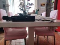 Xbox E Console 500GB + gamepad + 6 igri