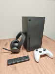 Xbox Series X + 2 kontrolera + slušalice + daljinski + 6 igrica