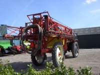 Prskalica samohodna Douven + Case 3300 litara