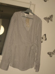 BIJELA BLUZA NA CRNE PRUGICE S MAŠNOM VEL. 38/40 NOVO