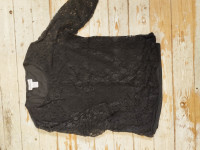 Crna čipkasta majica