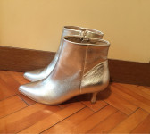 Gležnjače blijedo-zlatne nove kožne na potpeticu br. 36 firma Freemans