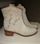 Janet&Janet  bež kožne brendirane čizmice br. 41, 120 eura, Zg