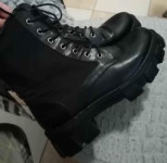 Zara br 41 kvalitetne vodootporne čizmice