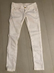 bershka bijele hlače 36 novo
