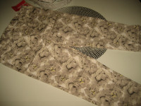 CVJETNE HLAČE NA GUMU VEL. 38/40 - NOVO S  Etiketom