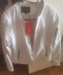Nova ženska bijela jakna s etiketom veličine M