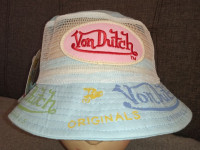 Bucket kapa Von Dutch (svijetlo plava sa pink logom)