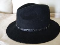 Crni šešir M / L