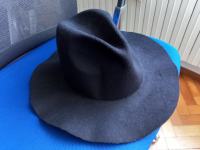 Crni šešir