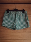 Prugaste kratke hlače