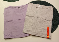 2 MAJICE JEDNOBOJNE VEL. M - NOVO - OBJE ZA 20 EUR
