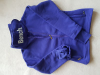 Bench. Majica lila sa rupama za palce Velicina S