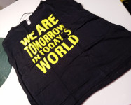 CRNA MAJICA S NATPISOM VEL. M - NOVO