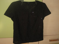 CRNA SVEČANIJA MAJICA S DISKRETNIM ŠLJOKICAMA VEL. 38/40