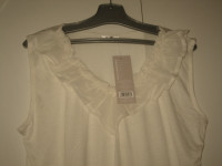 MAJICA VEL. XL  S VOLANOM