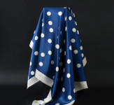 PLAVA MARAMA NA BIJELE TOČKICE 90x90 cm - NOVO