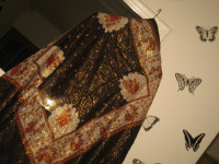 SMEĐE-NARANČASTA MARAMA S ZLATNIM NITIMA