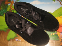 CRNE  PLIŠANE  - BARŠUNASTE TENISICE BR. 37 - NOVO